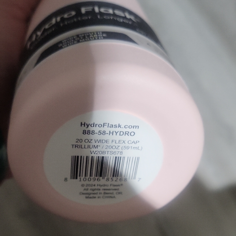 Hydro Flask Light Pink Insulated Bottle 20oz. - Picture 4 of 9